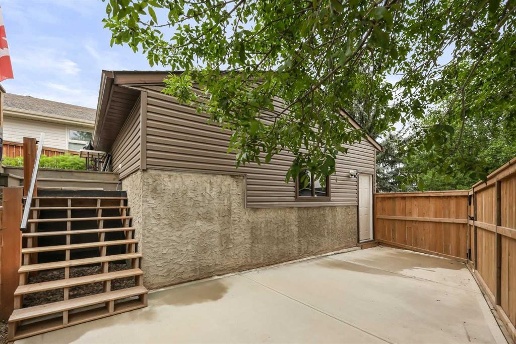 103 Sandarac Place Nw, Calgary, AB - Outdoor
