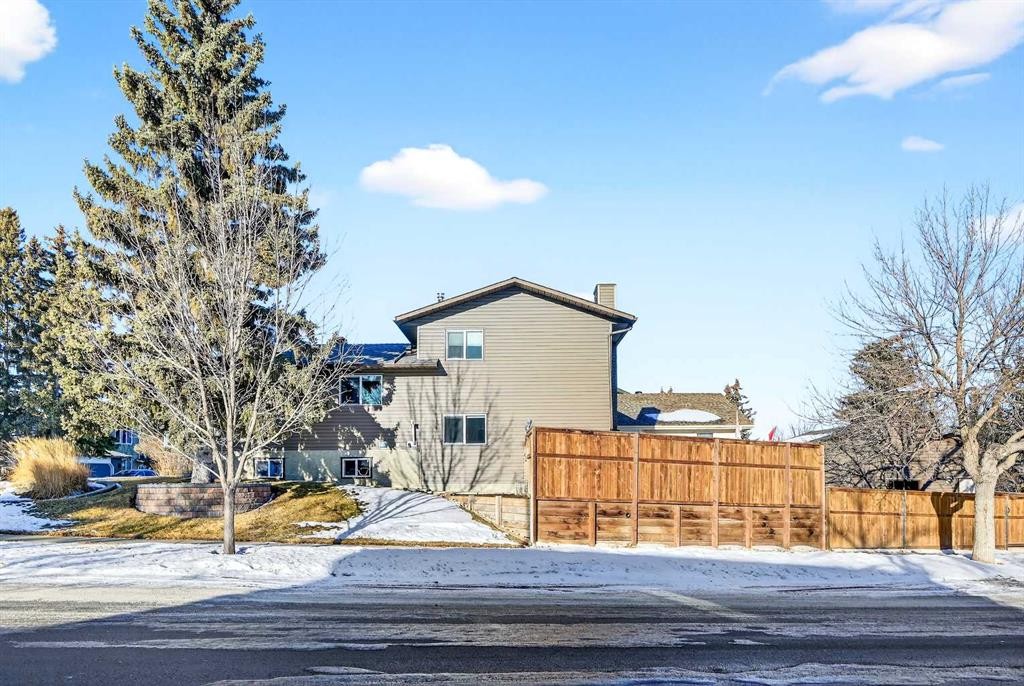 103 Sandarac Place Nw, Calgary, AB - Outdoor