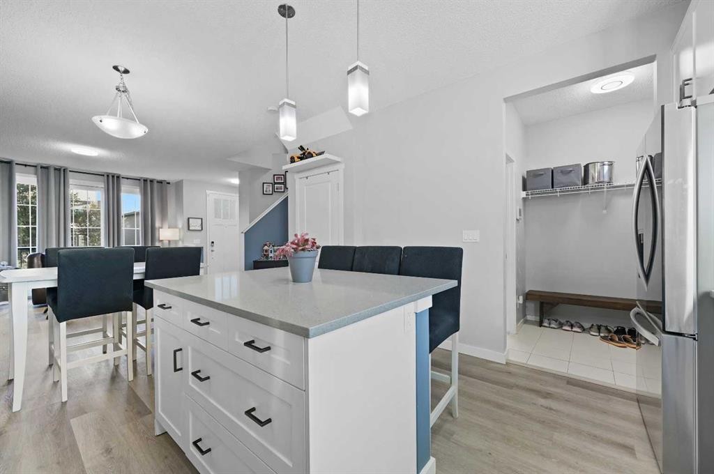 798 Walden Drive Se, Calgary, AB - Indoor Photo Showing Kitchen