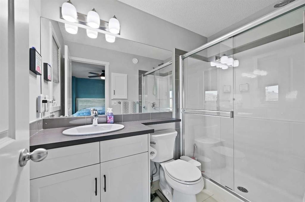 798 Walden Drive Se, Calgary, AB - Indoor Photo Showing Bathroom