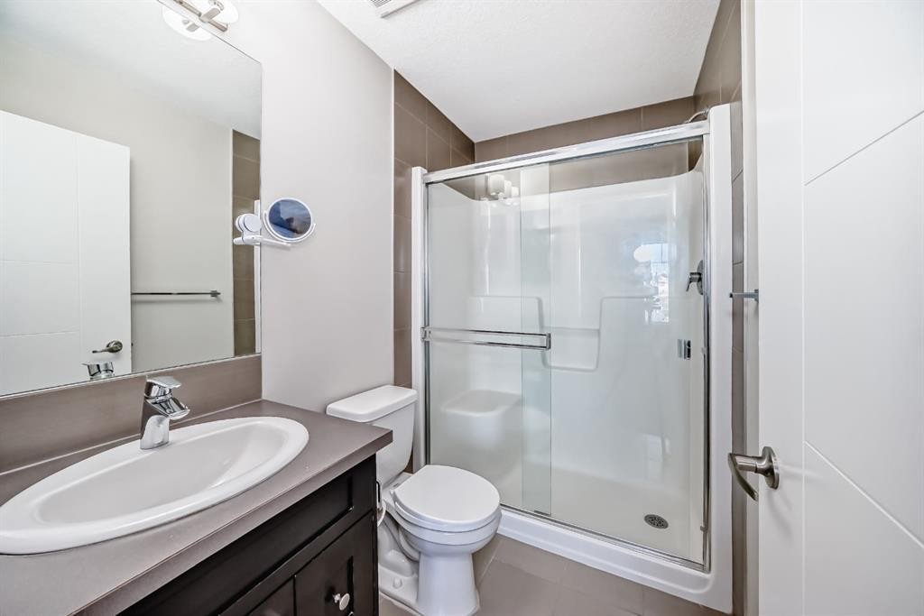35 Nolan Hill Boulevard, Calgary, AB - Indoor Photo Showing Bathroom
