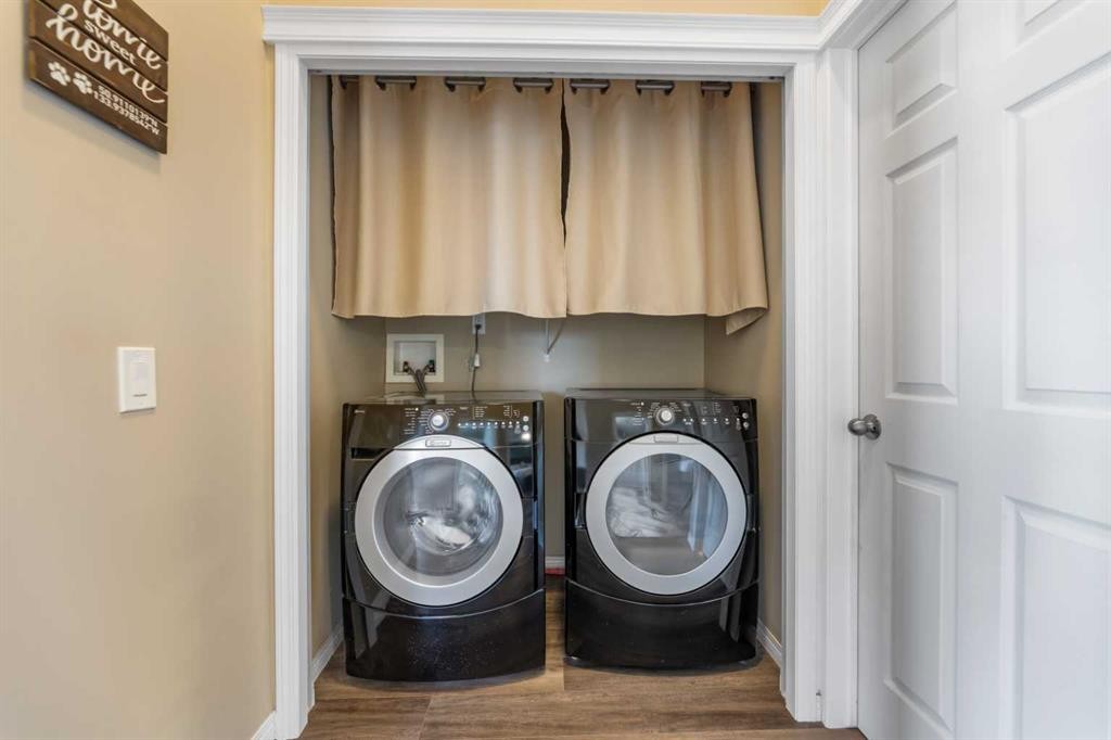 8 Copperfield Manor Se, Calgary, AB - Indoor Photo Showing Laundry Room