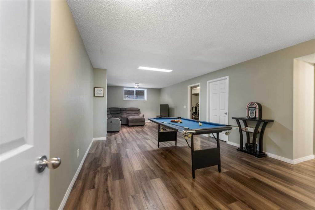 8 Copperfield Manor Se, Calgary, AB - Indoor Photo Showing Other Room