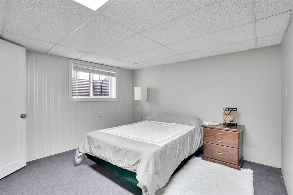 14691 Deer Ridge Drive Se, Calgary, AB - Indoor Photo Showing Bedroom