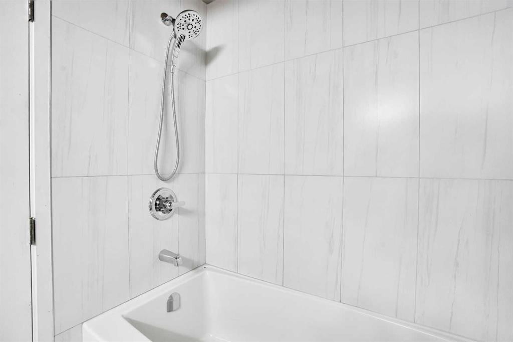 14691 Deer Ridge Drive Se, Calgary, AB - Indoor Photo Showing Bathroom