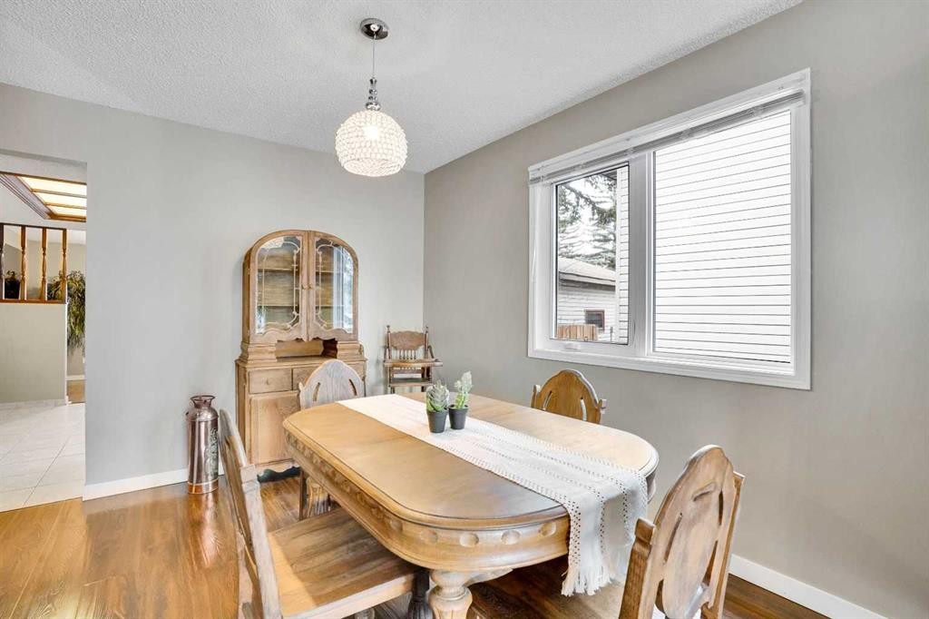 14691 Deer Ridge Drive Se, Calgary, AB - Indoor Photo Showing Dining Room