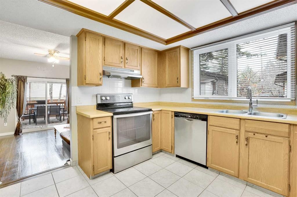14691 Deer Ridge Drive Se, Calgary, AB - Indoor Photo Showing Kitchen With Double Sink