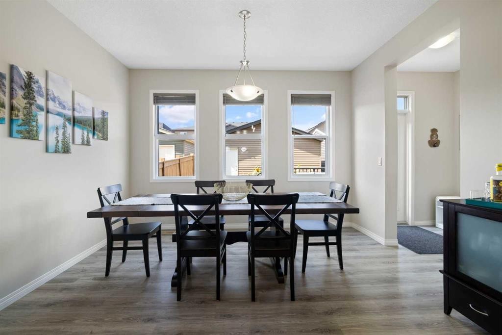 211 Evanscrest Way Nw, Calgary, AB - Indoor Photo Showing Dining Room