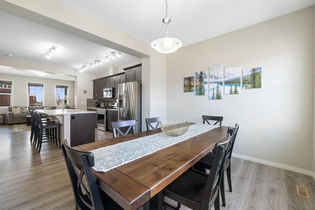 211 Evanscrest Way Nw, Calgary, AB - Indoor Photo Showing Dining Room