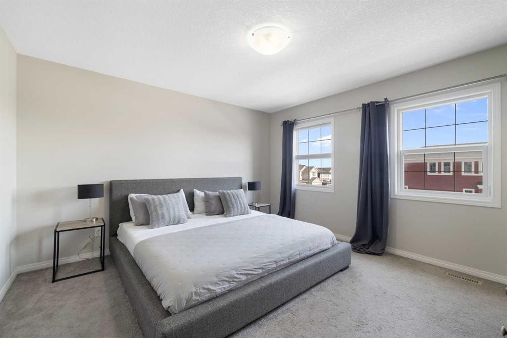 211 Evanscrest Way Nw, Calgary, AB - Indoor Photo Showing Bedroom
