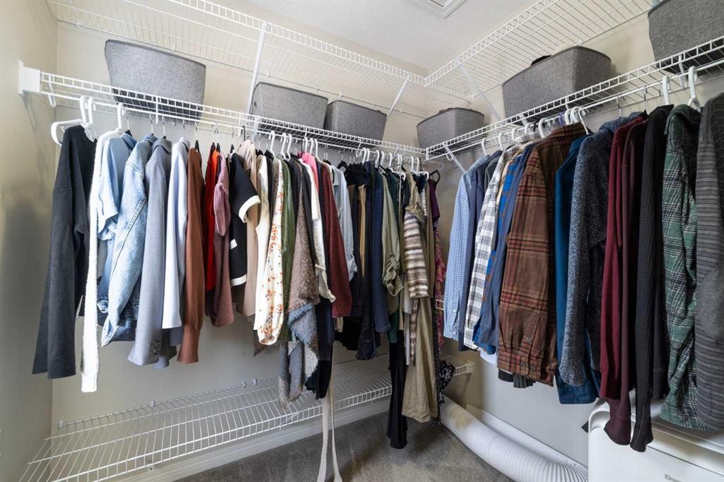 211 Evanscrest Way Nw, Calgary, AB - Indoor With Storage