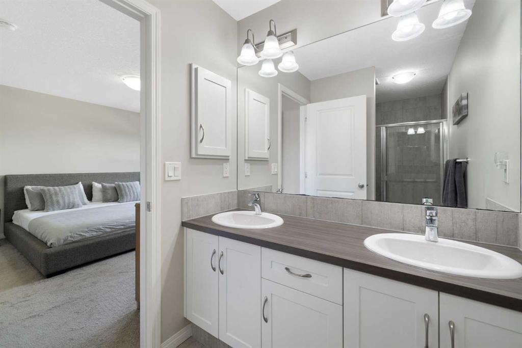 211 Evanscrest Way Nw, Calgary, AB - Indoor Photo Showing Bathroom