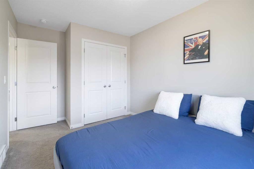 211 Evanscrest Way Nw, Calgary, AB - Indoor Photo Showing Bedroom