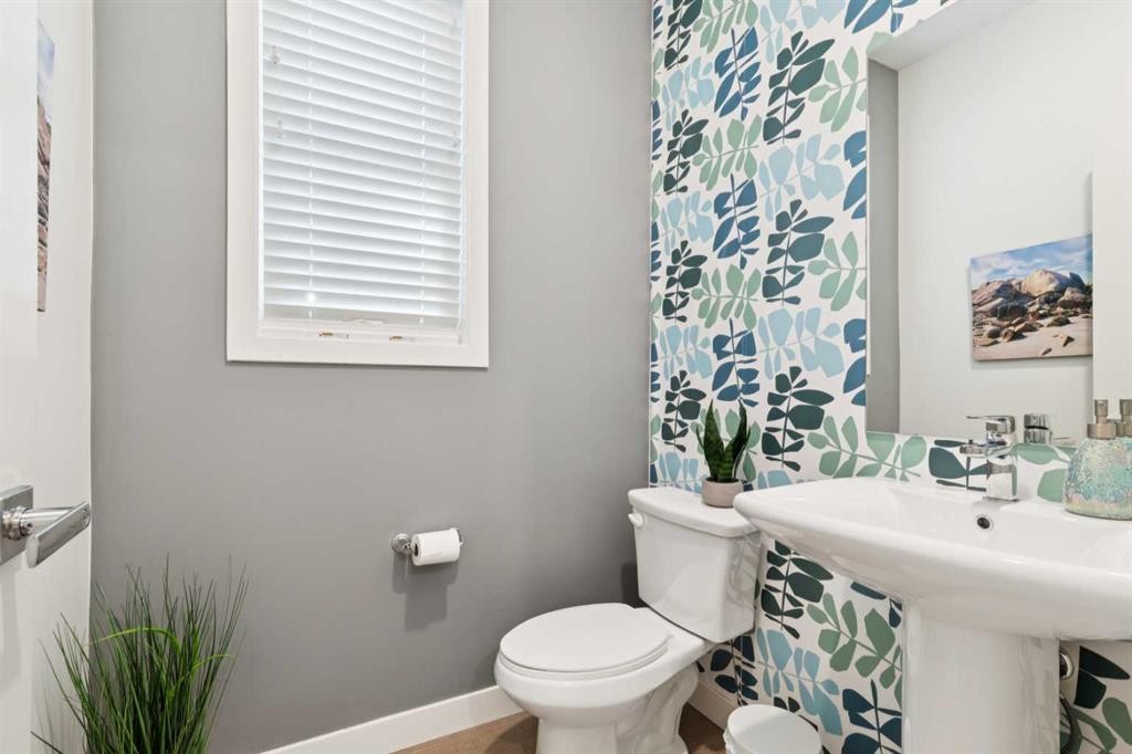 180 Walden Path Se, Calgary, AB - Indoor Photo Showing Bathroom