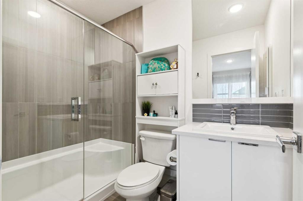 180 Walden Path Se, Calgary, AB - Indoor Photo Showing Bathroom