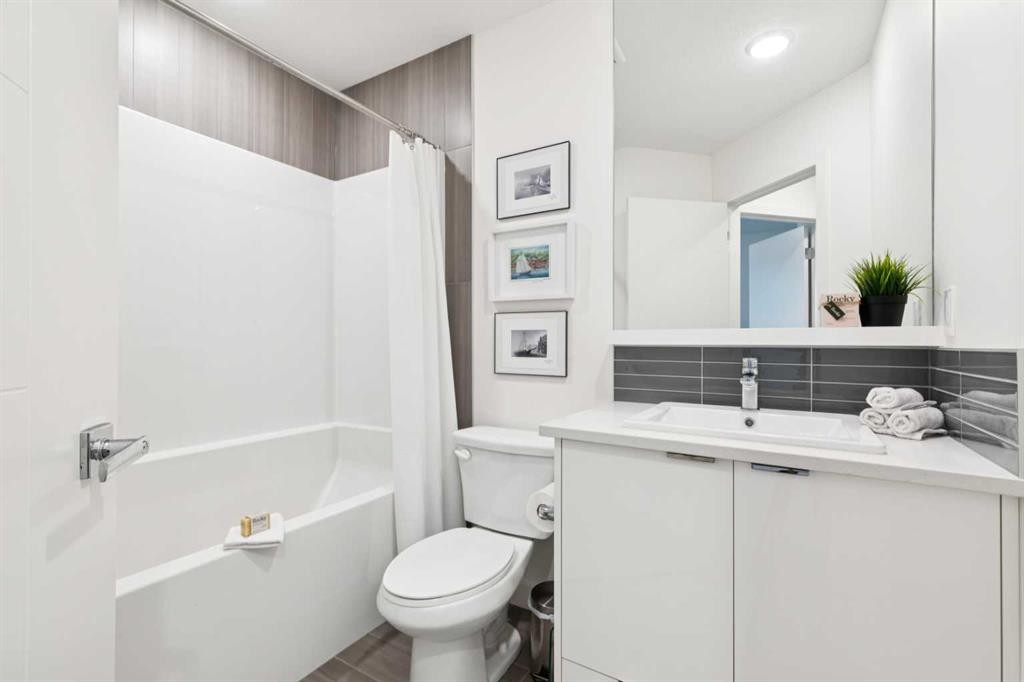 180 Walden Path Se, Calgary, AB - Indoor Photo Showing Bathroom