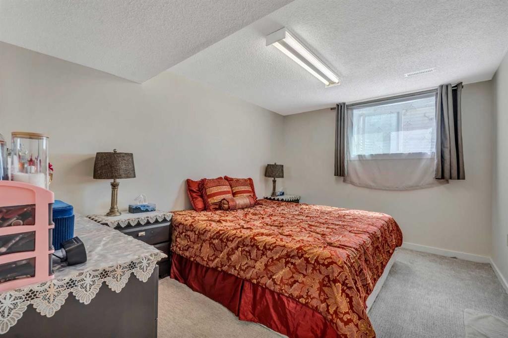 4771 Rundlehorn Drive Ne, Calgary, AB - Indoor Photo Showing Bedroom