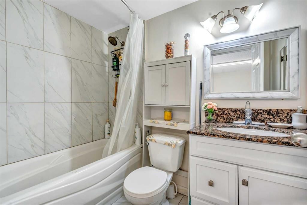 4771 Rundlehorn Drive Ne, Calgary, AB - Indoor Photo Showing Bathroom