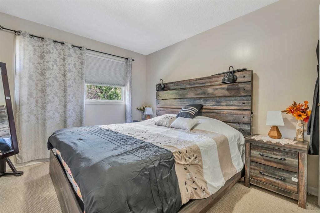 4771 Rundlehorn Drive Ne, Calgary, AB - Indoor Photo Showing Bedroom
