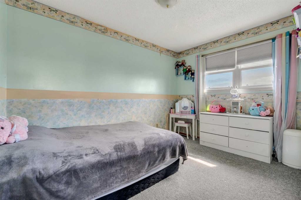 4771 Rundlehorn Drive Ne, Calgary, AB - Indoor Photo Showing Bedroom
