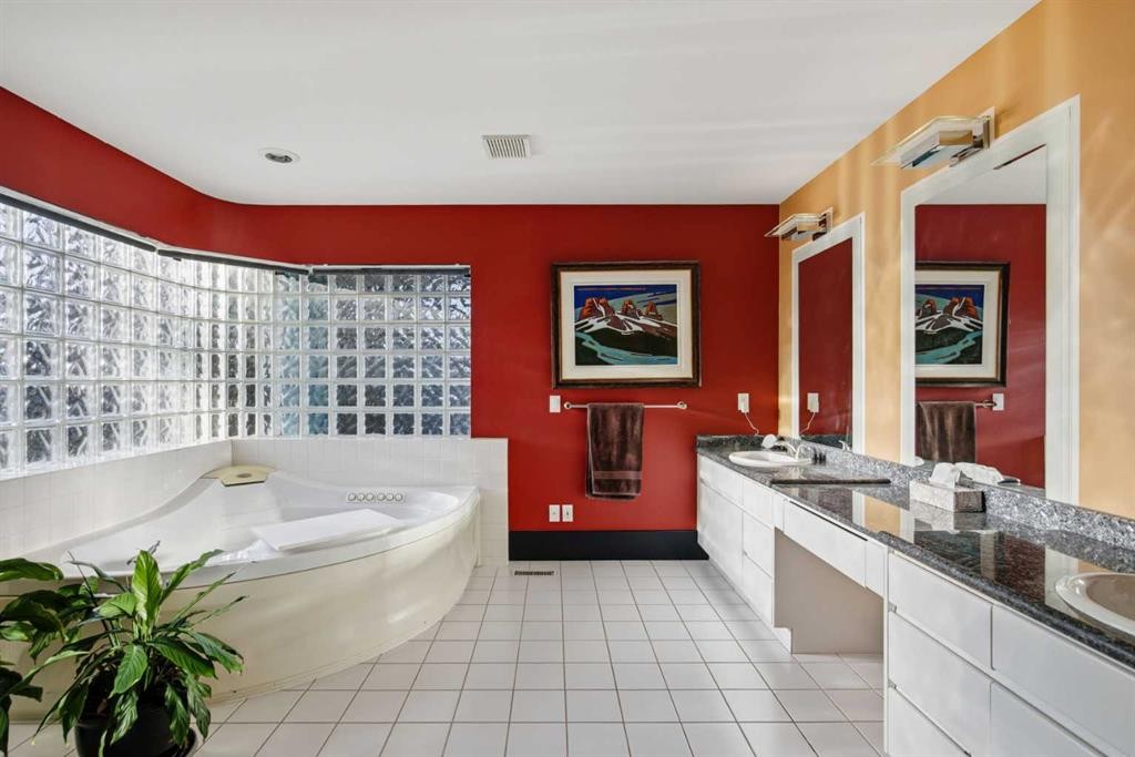 64 Patterson Mews Sw, Calgary, AB - Indoor Photo Showing Bathroom