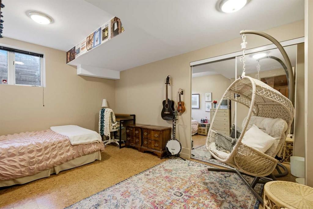 64 Patterson Mews Sw, Calgary, AB - Indoor Photo Showing Bedroom