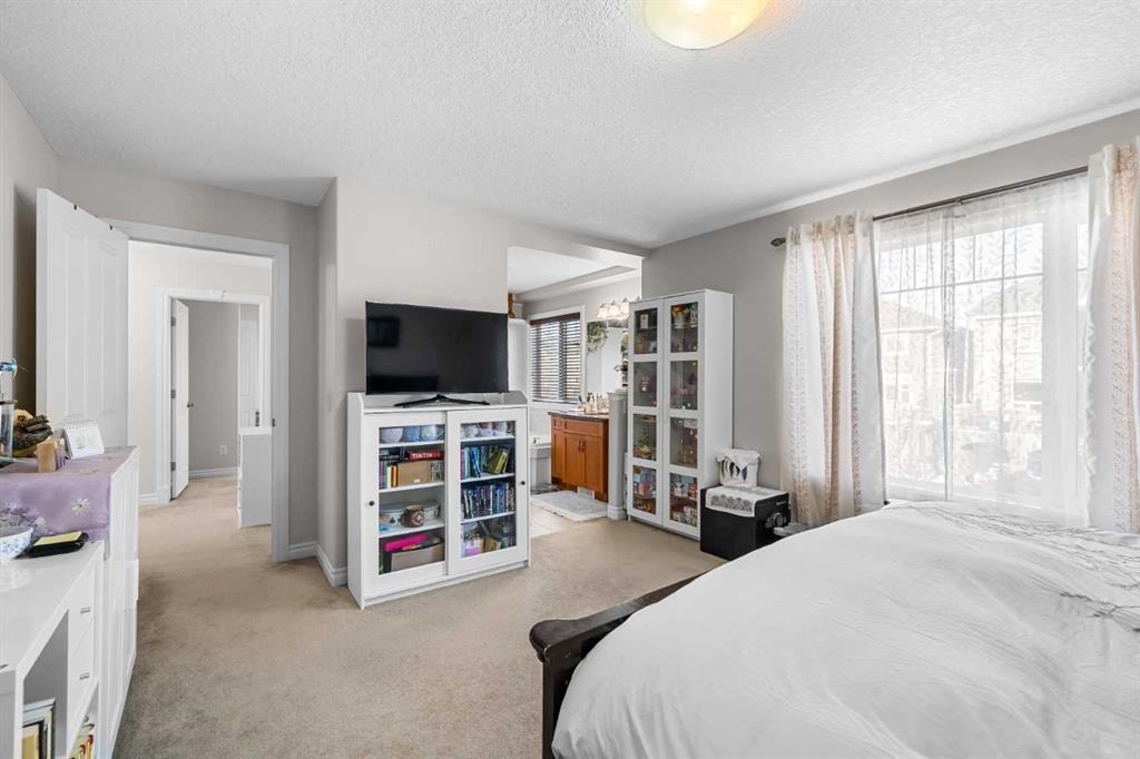 107 Panatella Close Nw, Calgary, AB - Indoor Photo Showing Bedroom