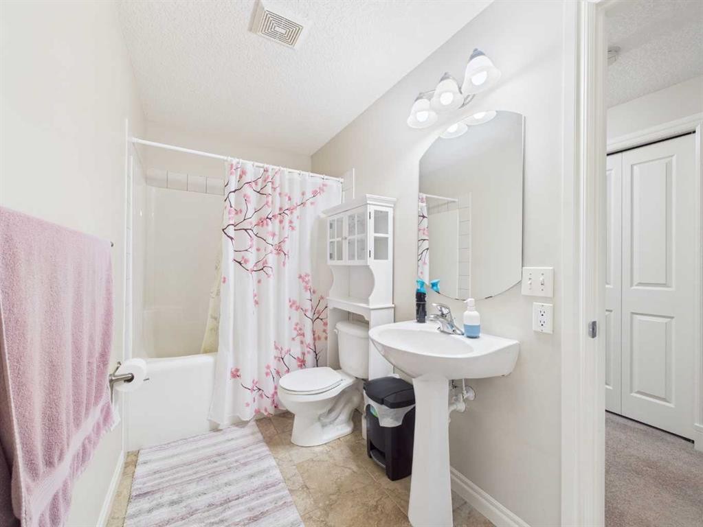107 Panatella Close Nw, Calgary, AB - Indoor Photo Showing Bathroom