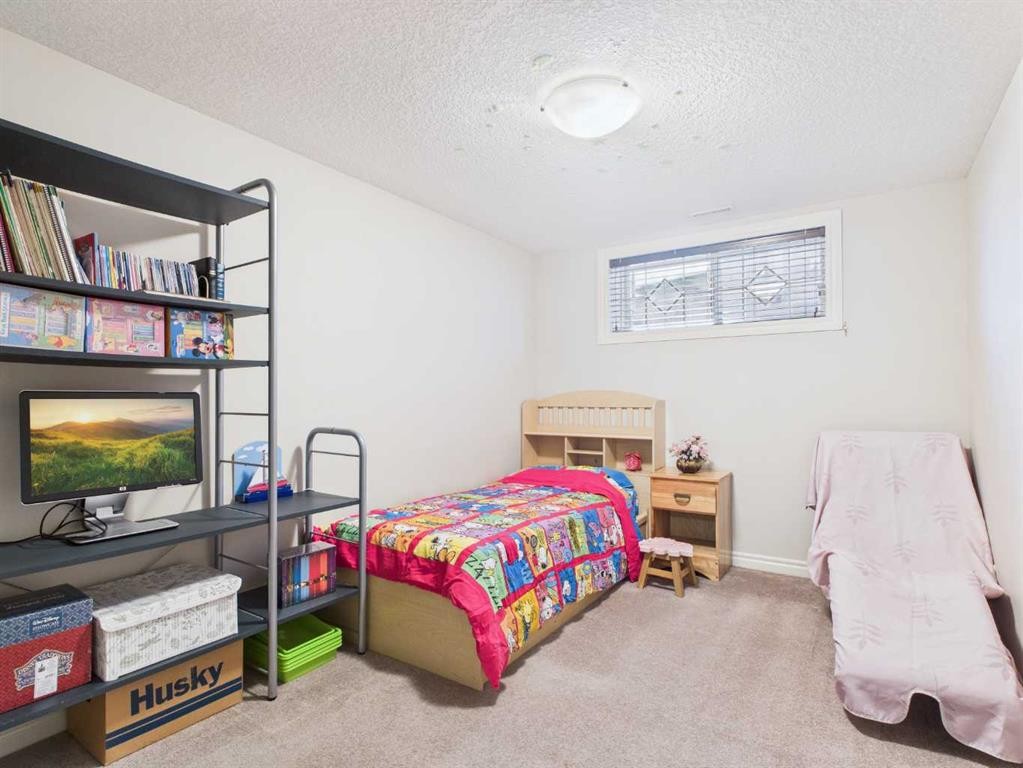 107 Panatella Close Nw, Calgary, AB - Indoor Photo Showing Bedroom