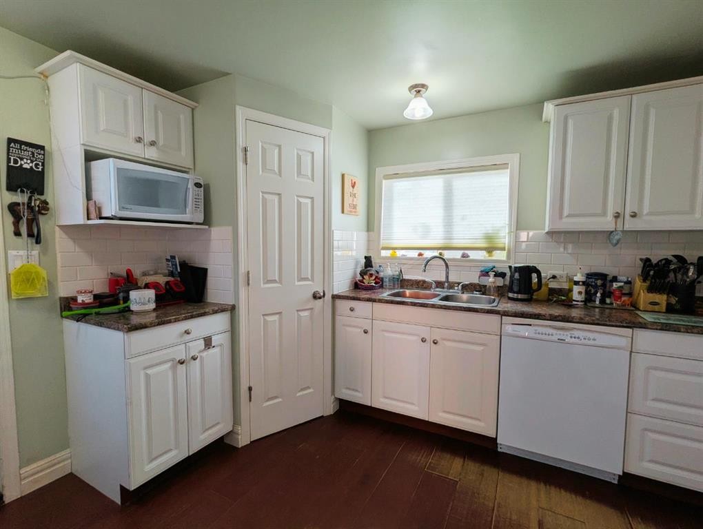 119 47 Avenue West, Claresholm, AB - Indoor Photo Showing Kitchen With Double Sink