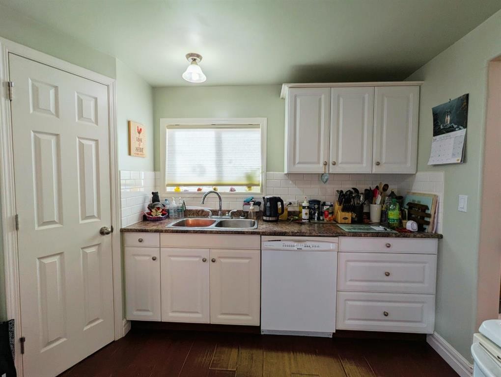 119 47 Avenue West, Claresholm, AB - Indoor Photo Showing Kitchen With Double Sink