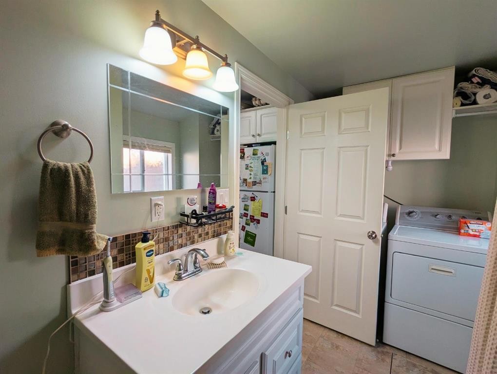 119 47 Avenue West, Claresholm, AB - Indoor Photo Showing Laundry Room