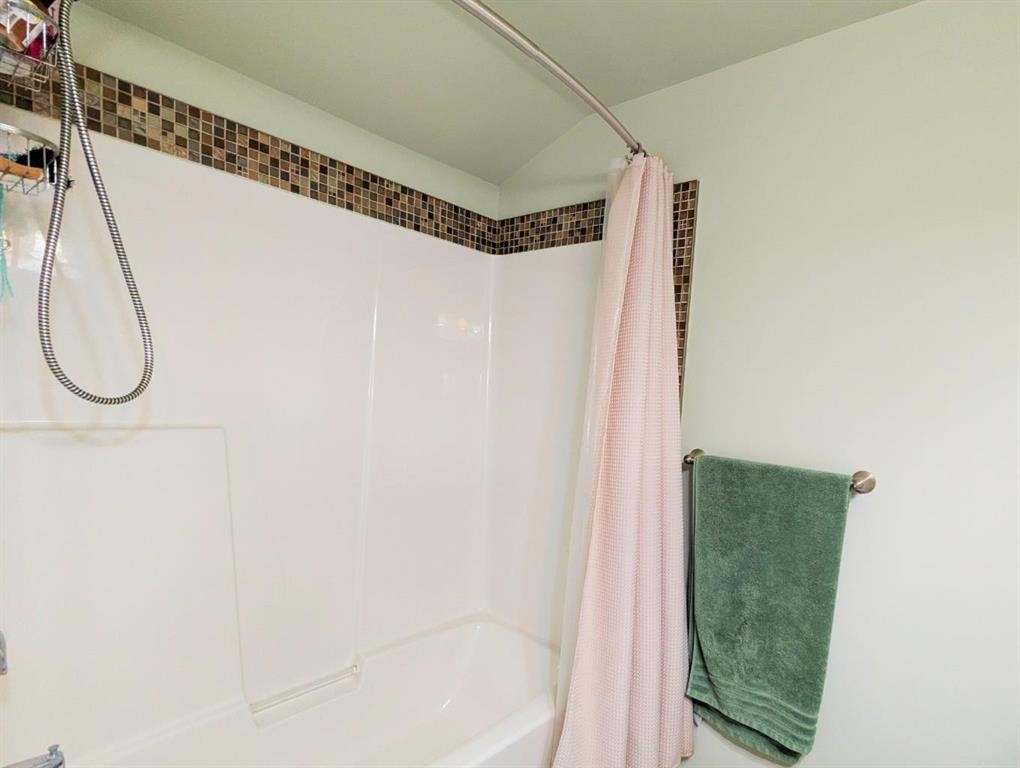 119 47 Avenue West, Claresholm, AB - Indoor Photo Showing Bathroom