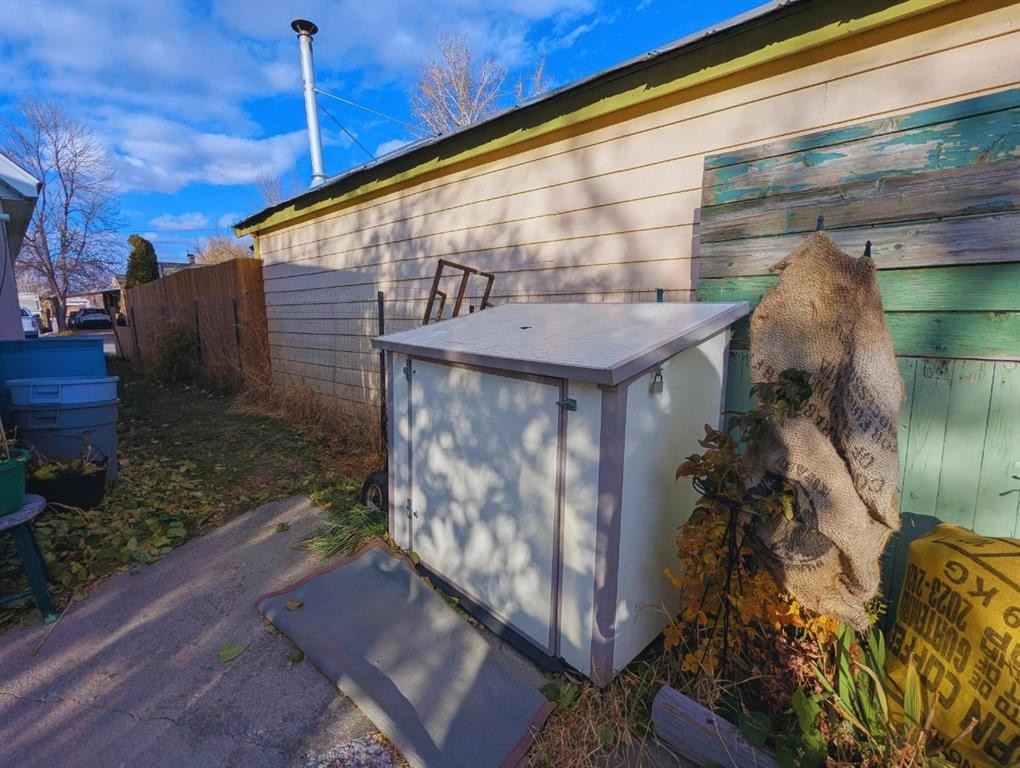 119 47 Avenue West, Claresholm, AB - Outdoor