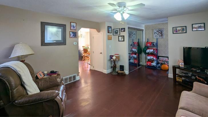 119 47 Avenue West, Claresholm, AB - Indoor