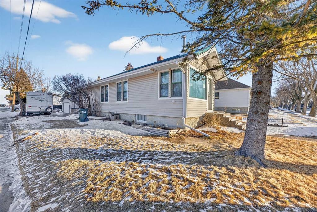 2158 22 Avenue, Didsbury, AB - Outdoor