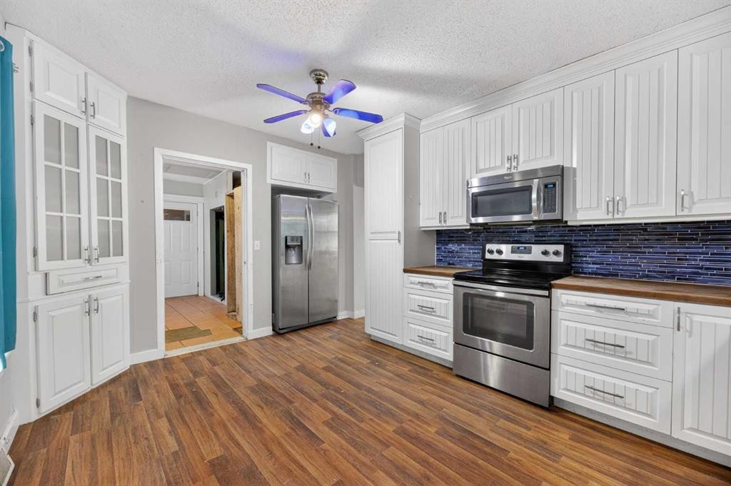 2158 22 Avenue, Didsbury, AB - Indoor Photo Showing Kitchen