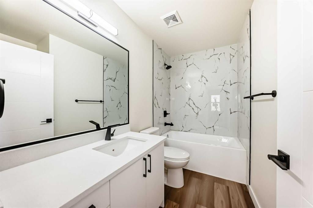 936 Cranston Drive Se, Calgary, AB - Indoor Photo Showing Bathroom