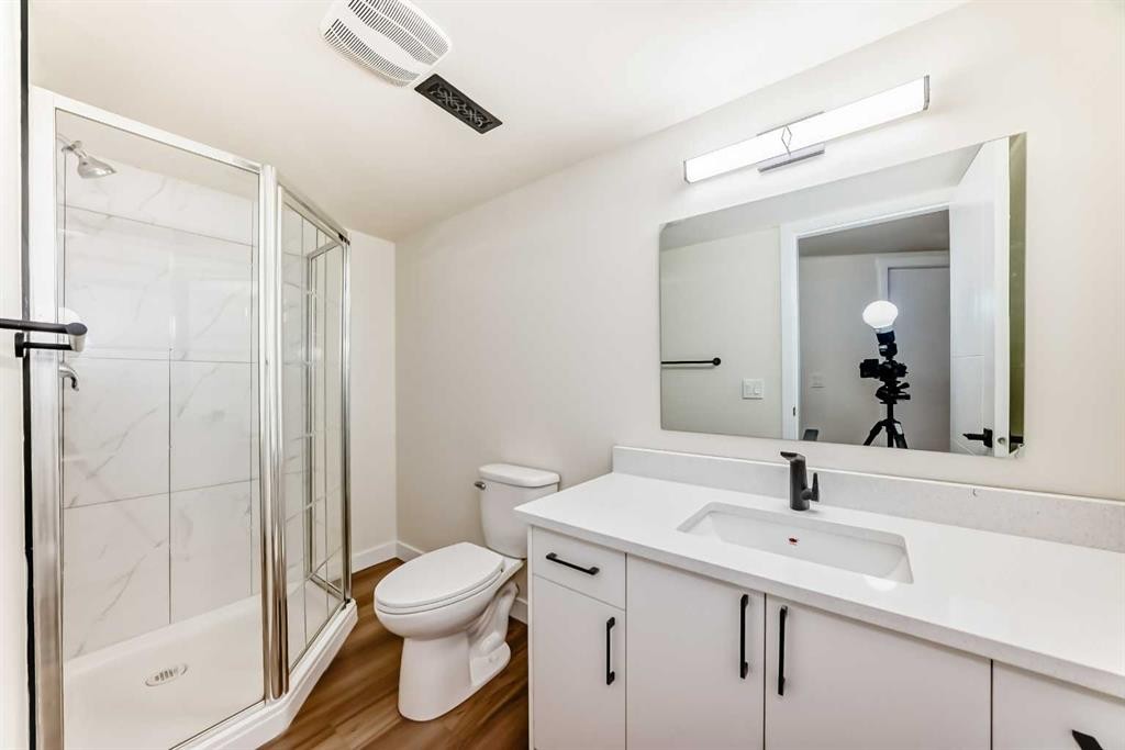 936 Cranston Drive Se, Calgary, AB - Indoor Photo Showing Bathroom