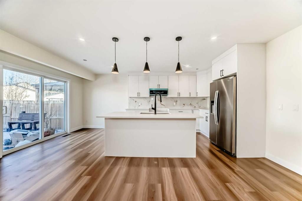 936 Cranston Drive Se, Calgary, AB - Indoor Photo Showing Kitchen