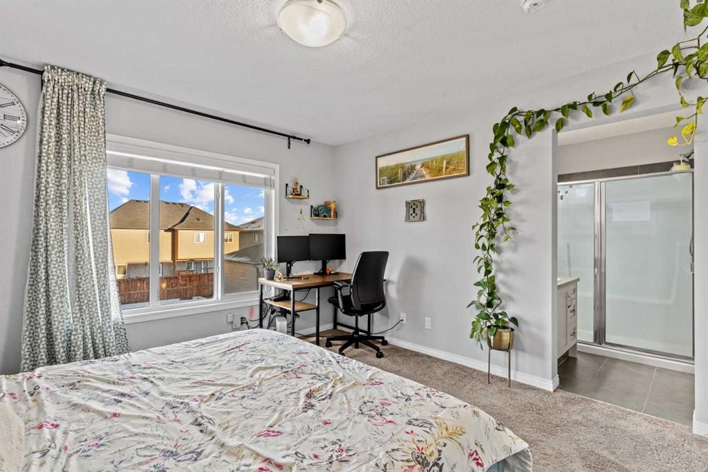 74 Legacy Glen Common Se, Calgary, AB - Indoor Photo Showing Bedroom