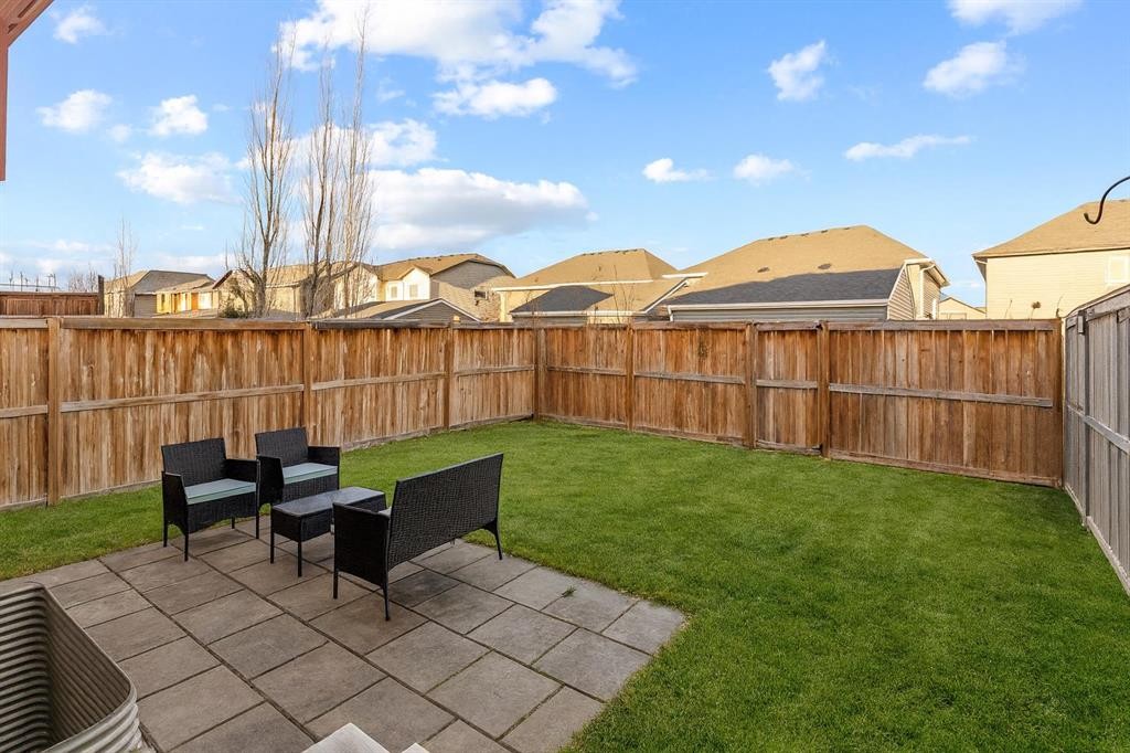 74 Legacy Glen Common Se, Calgary, AB - Outdoor With Backyard