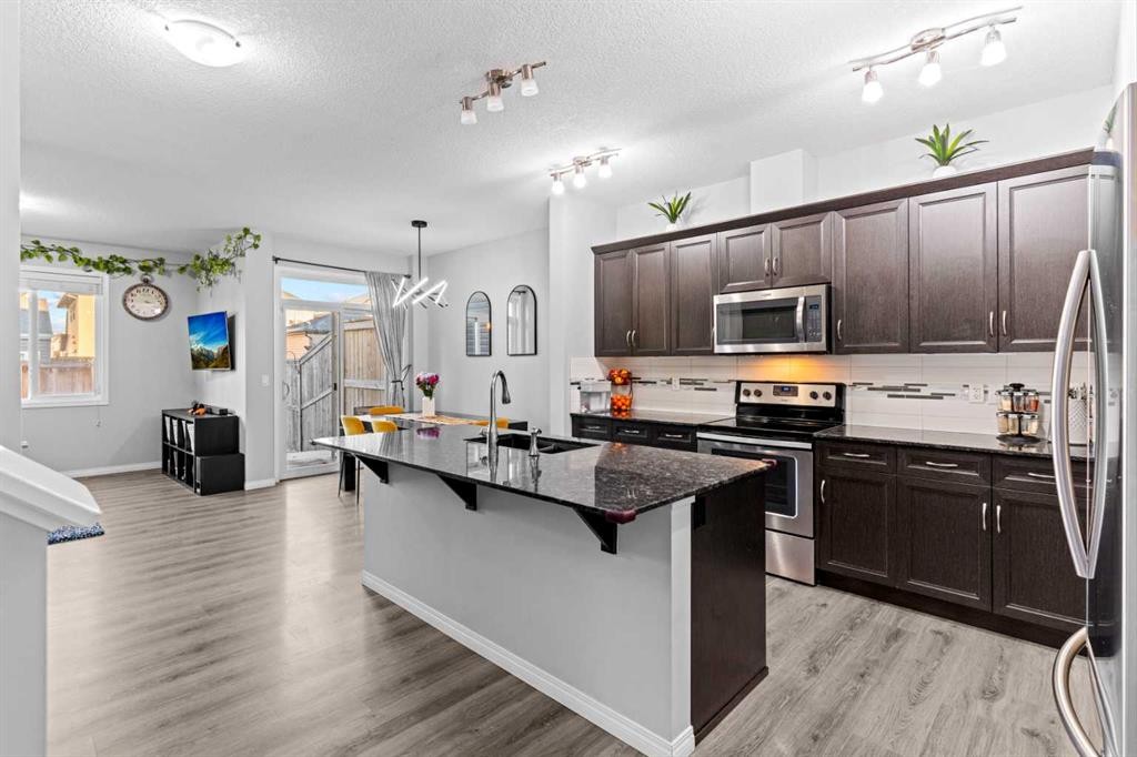 74 Legacy Glen Common Se, Calgary, AB - Indoor Photo Showing Kitchen With Double Sink With Upgraded Kitchen