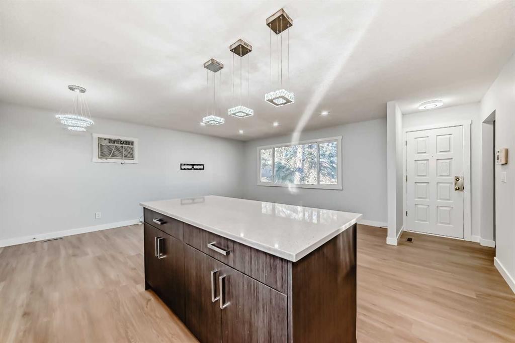 207 Pinecliff Way Ne, Calgary, AB - Indoor