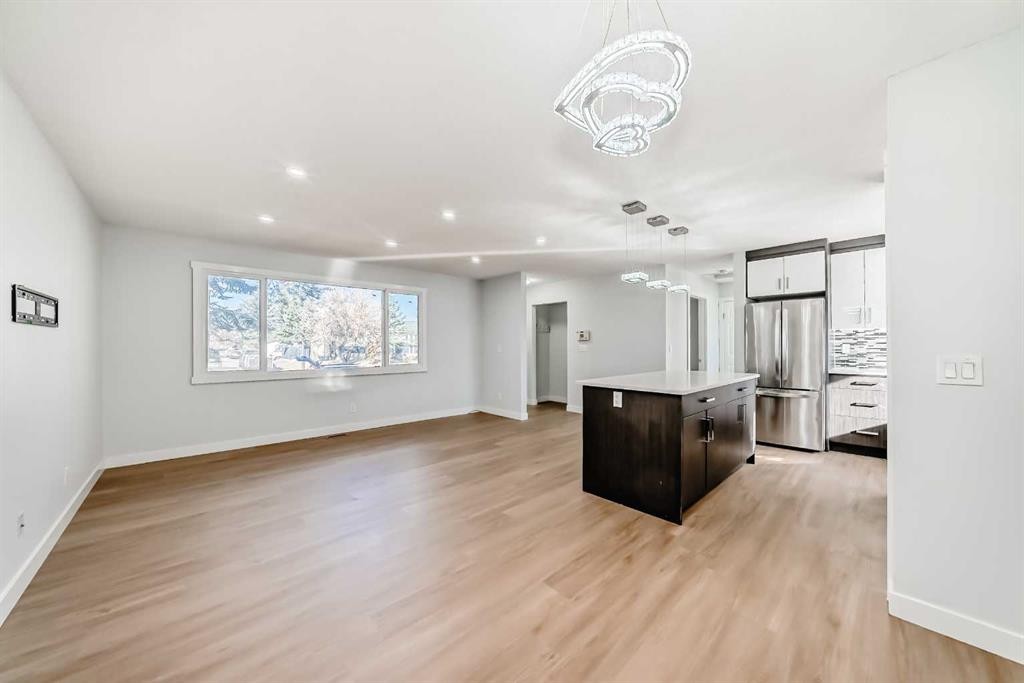 207 Pinecliff Way Ne, Calgary, AB - Indoor