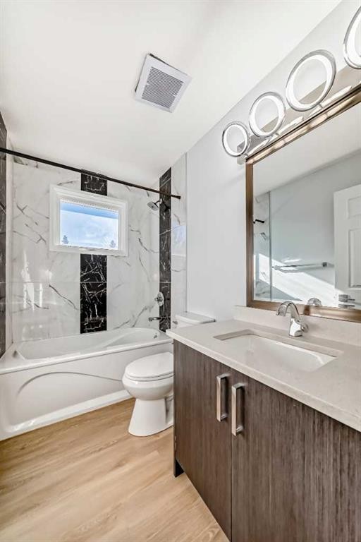 207 Pinecliff Way Ne, Calgary, AB - Indoor Photo Showing Bathroom