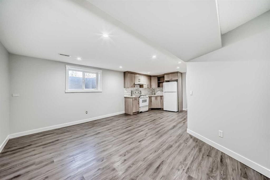 207 Pinecliff Way Ne, Calgary, AB - Indoor