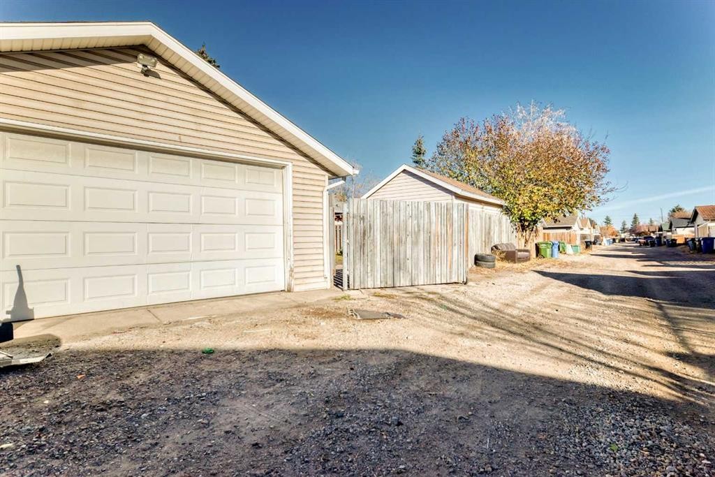 207 Pinecliff Way Ne, Calgary, AB - Outdoor With Exterior