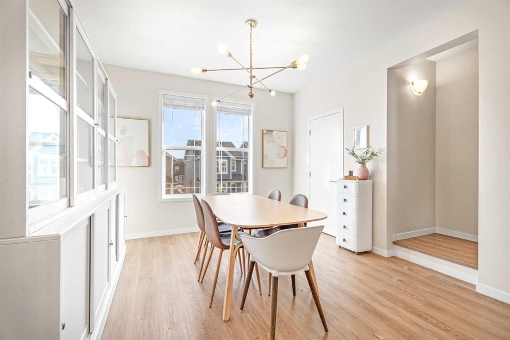 160 Copperleaf Way Se, Calgary, AB - Indoor Photo Showing Dining Room