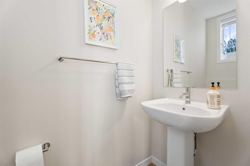 160 Copperleaf Way Se, Calgary, AB - Indoor Photo Showing Bathroom